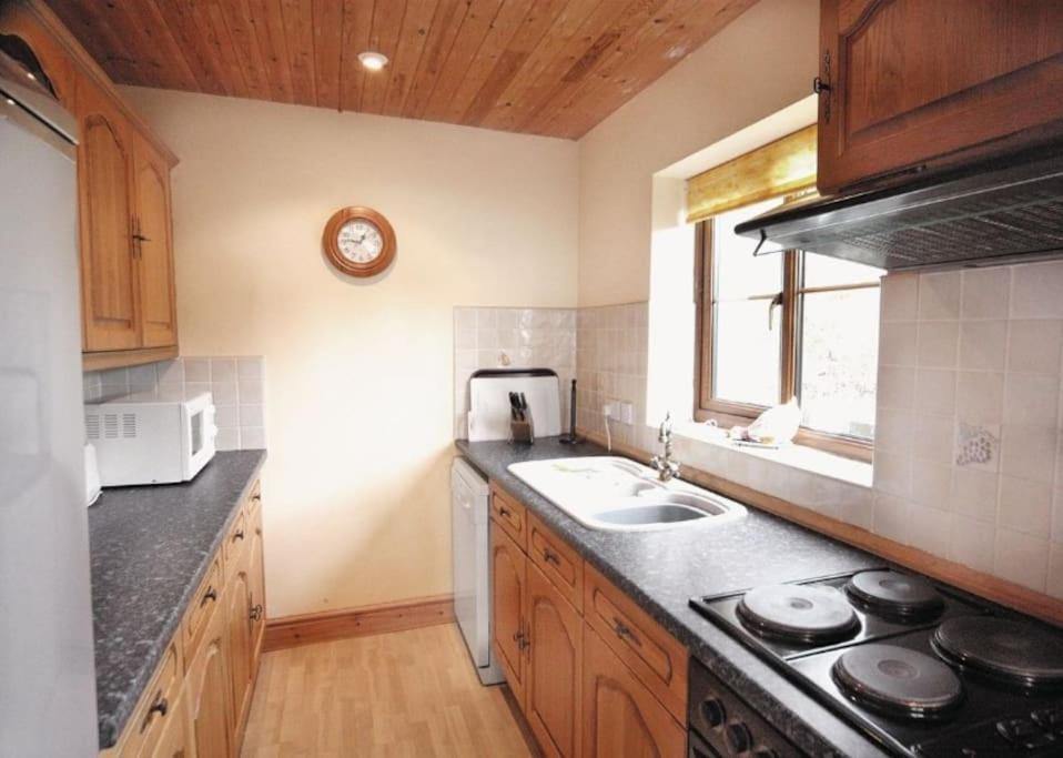 Cottage , Seaside Views, Quiet Beach, Awesome View Pendine Eksteriør billede